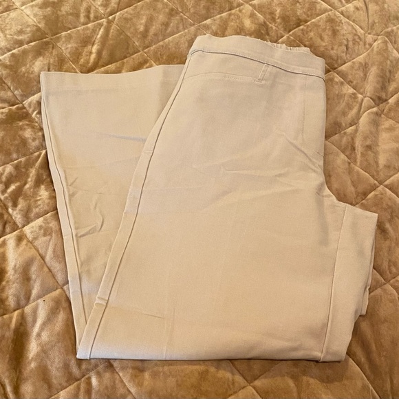 Classy pull on Khaki wide leg pants. 12P - Picture 1 of 3